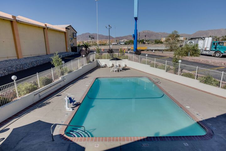 Pool 10 of 39