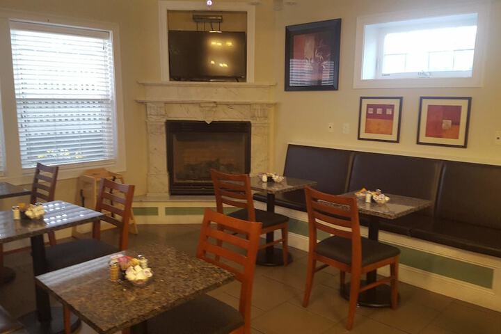 Crescent Suites Hotel