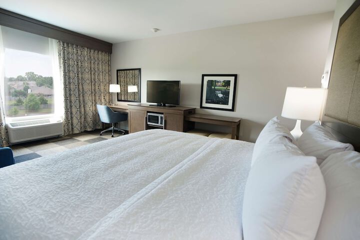 Room 11 of 28