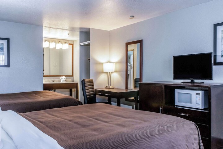 Room 32 of 50