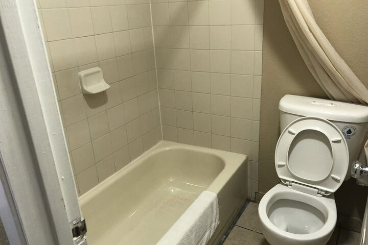 Room 16 of 27