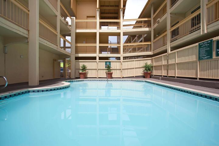 LA QUINTA INN BY WYNDHAM DENVER CENTRAL