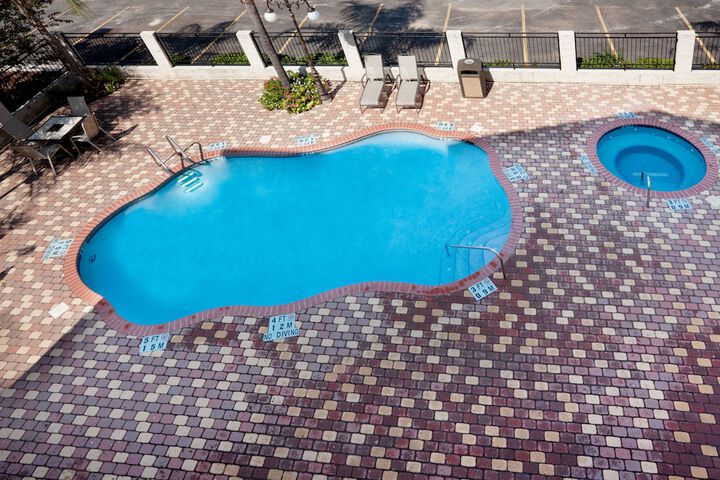 Pool 10 of 43