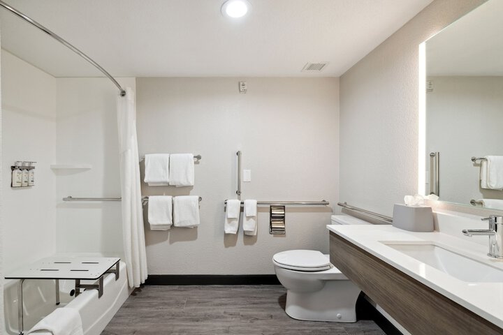 Holiday Inn Express Hotel & Suites Vacaville by IHG