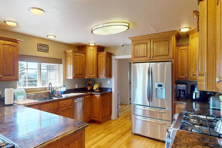 Tacit Shadow Resort Aviator Queen Suite Gym, Coffee Bar, Hot-Tub, Free Laundry, Food Available