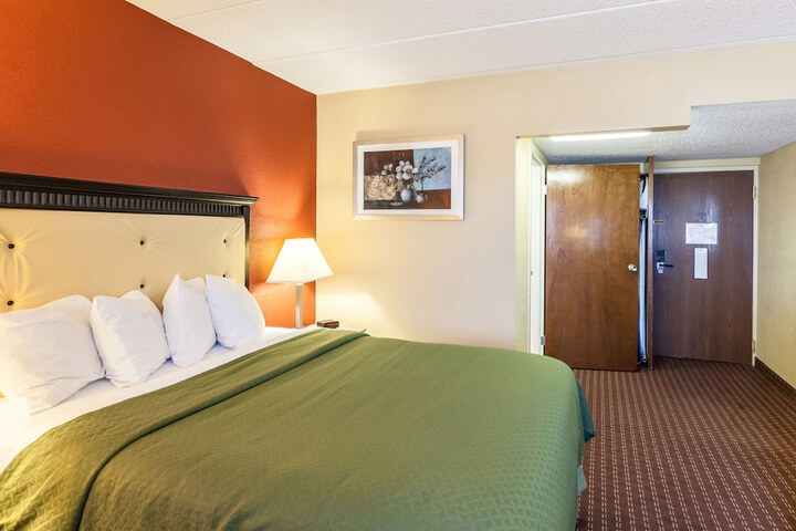 Room 25 of 51