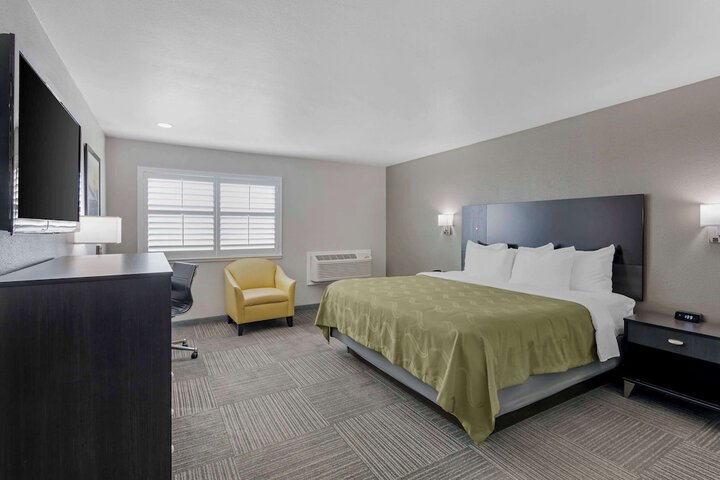 Room 18 of 33