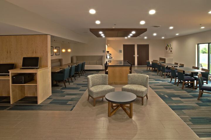 Holiday Inn Express & Suites Evansville North by IHG