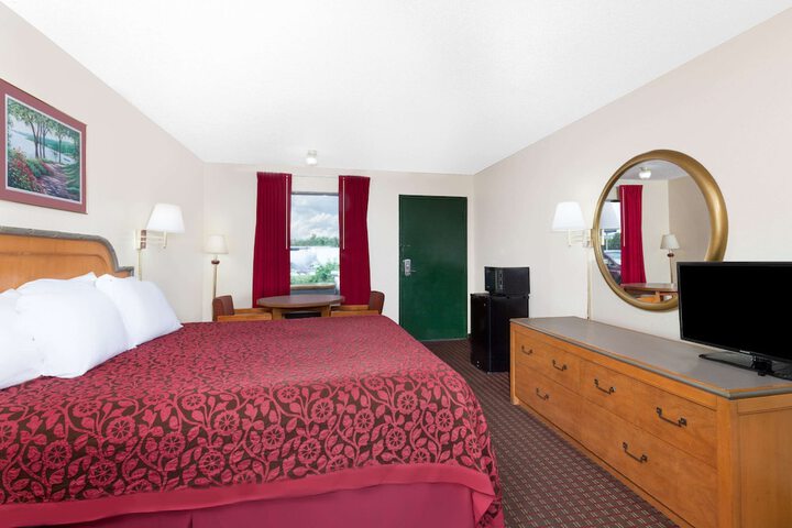 Room 7 of 25