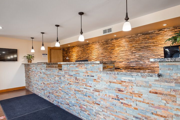 Sturgis Lodge & Suites Travelodge by Wyndham