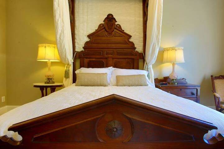 Inntiquity a Country Inn