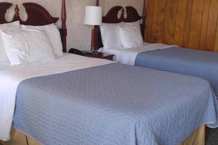 RoseWood Inn