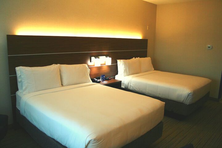 Room 8 of 34