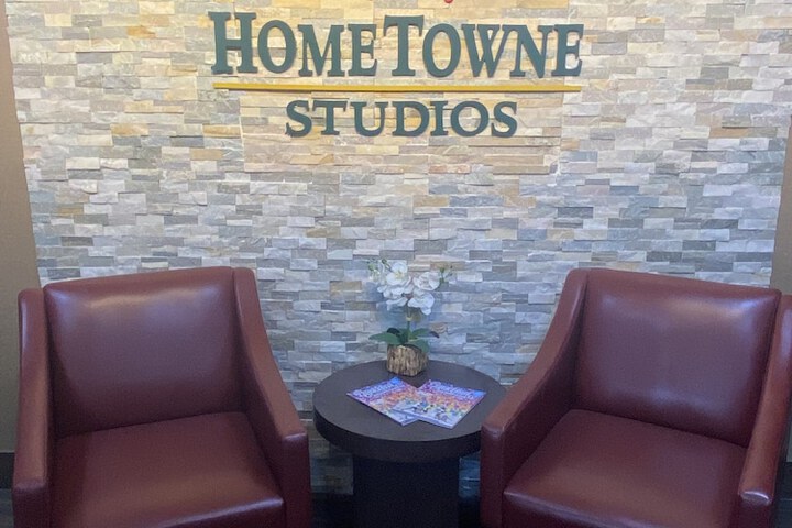 HomeTowne Studios by Red Roof Prattville