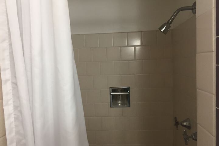 Room 34 of 105
