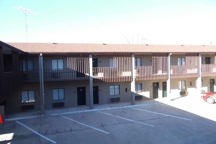 Bear Lodge Motel