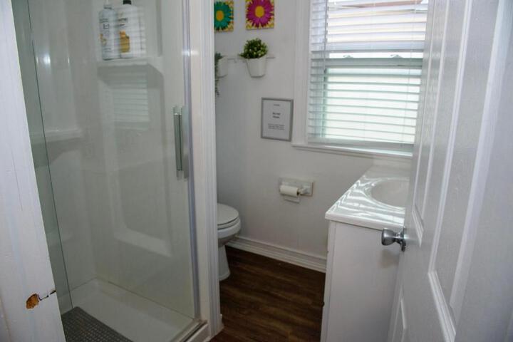 Cozy Private bedrooms Kitchen Wifi