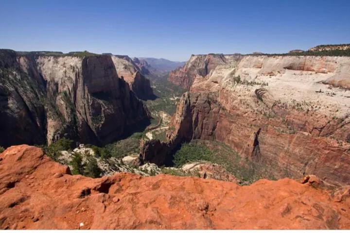 East Zion Trails Retreat-Hot tub Resort Amenities, Exceptional