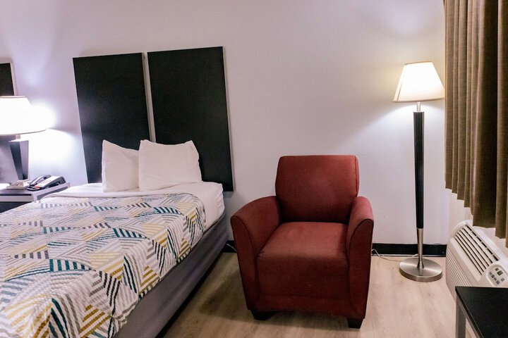 Room 10 of 21