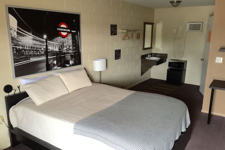 Room 11 of 23