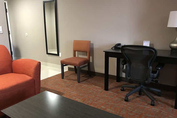 Room 32 of 37
