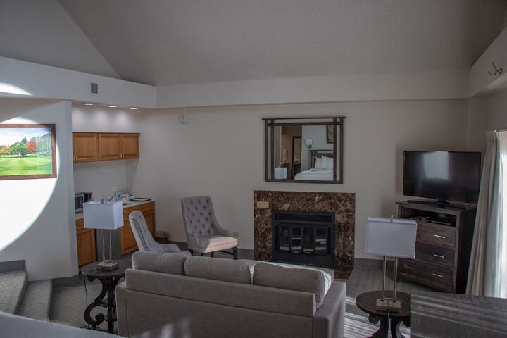 Room 18 of 28