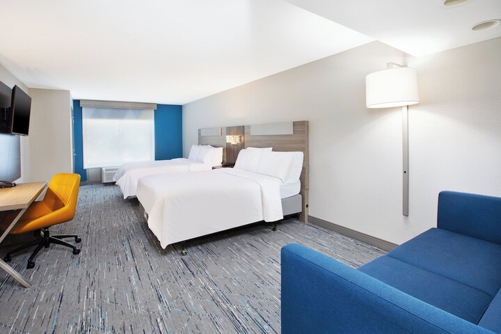 Holiday Inn Express & Suites Milwaukee Nw Park Place by IHG