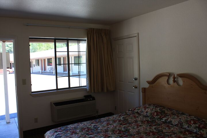 Room 32 of 43