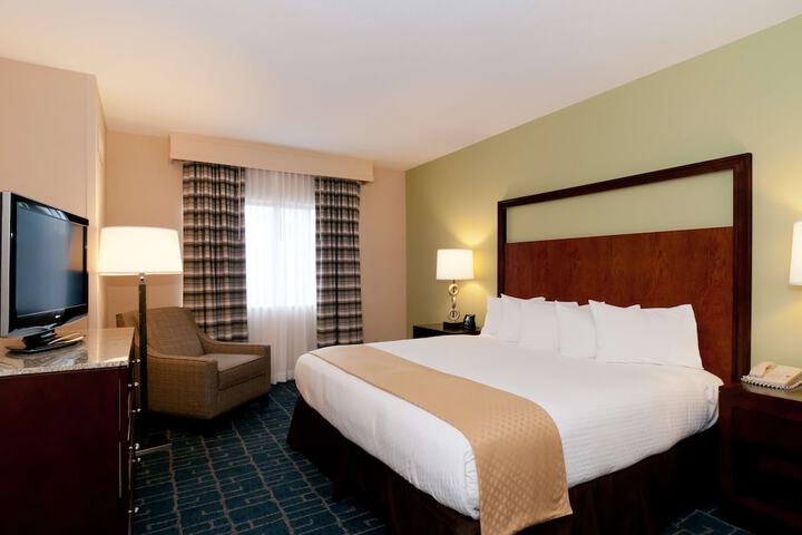 Room 10 of 30
