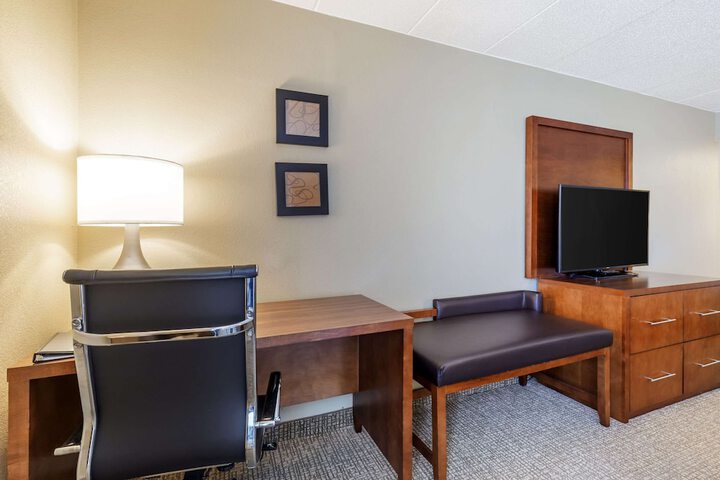 Comfort Inn & Suites Aberdeen near APG
