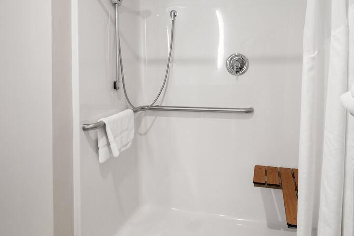 Holiday Inn Express and Suites Newton by IHG