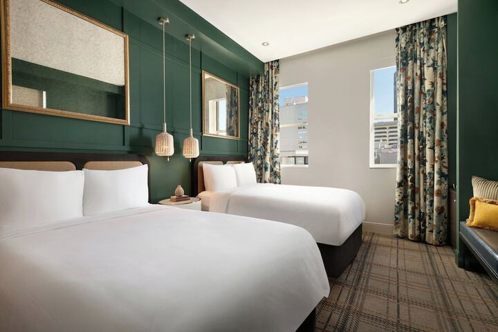 Room 33 of 80