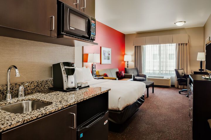 Room 32 of 82