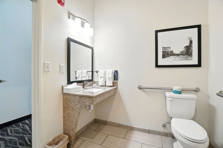 Cobblestone Hotel & Suites-Bellefontaine
