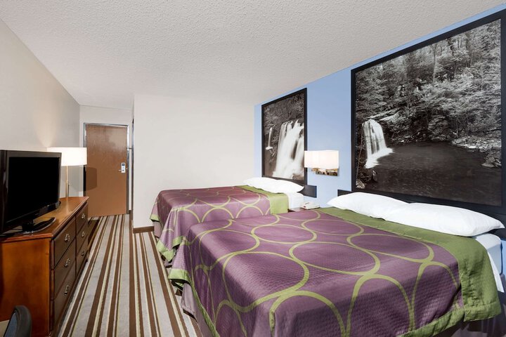 Room 9 of 16