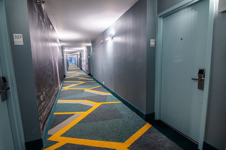 Ballroom/Hall 76 of 80