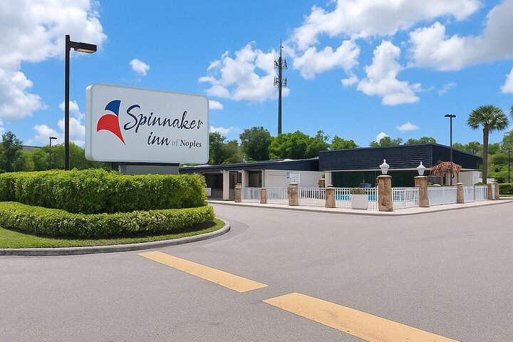 Spinnaker Inn of Naples