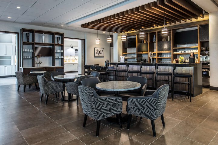 Lounge 41 of 49