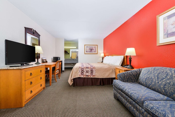 Room 10 of 30