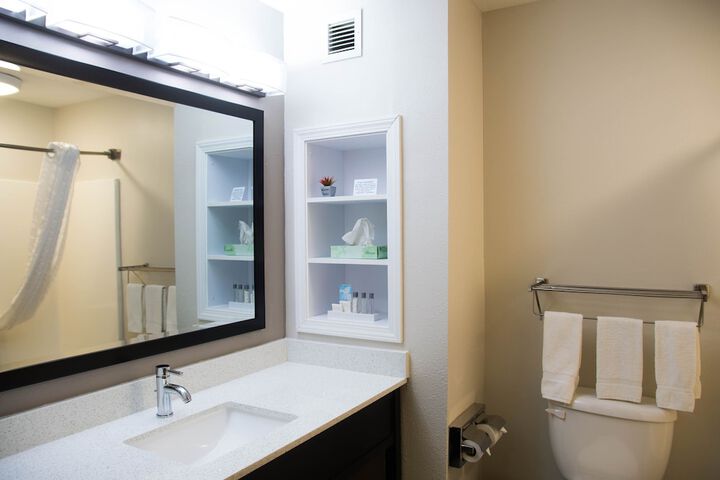 Crossroads Inn & Suites