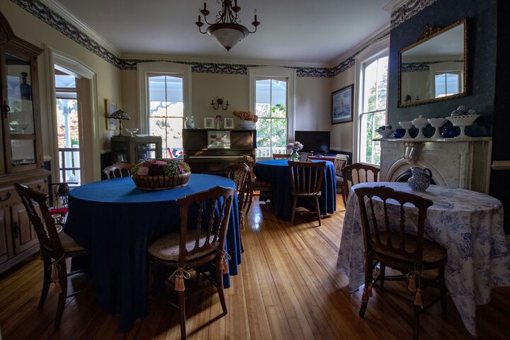 Dining 45 of 58