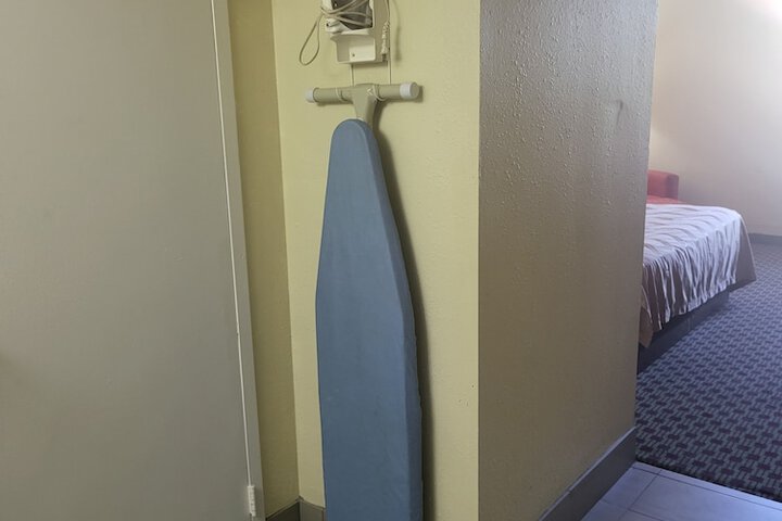 Room 21 of 32