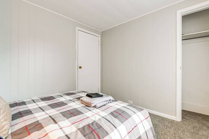 6 Mi to Dtwn Attractions: Buffalo Apartment!