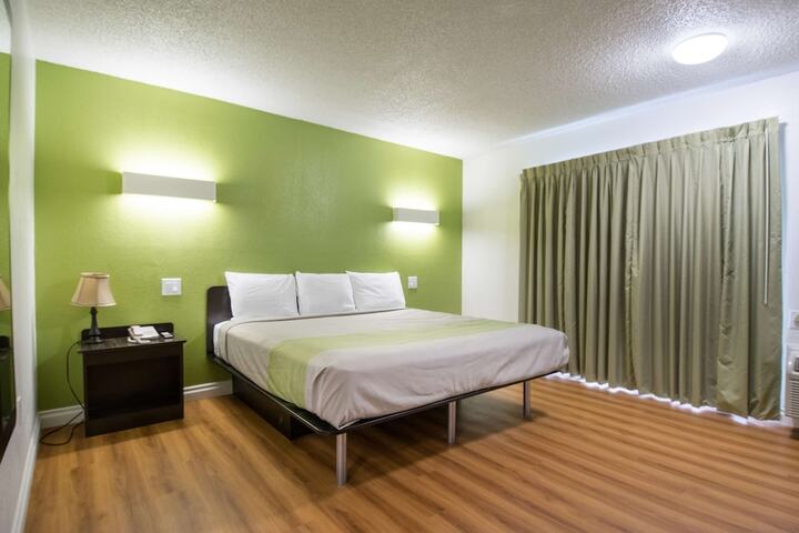 Room 32 of 40