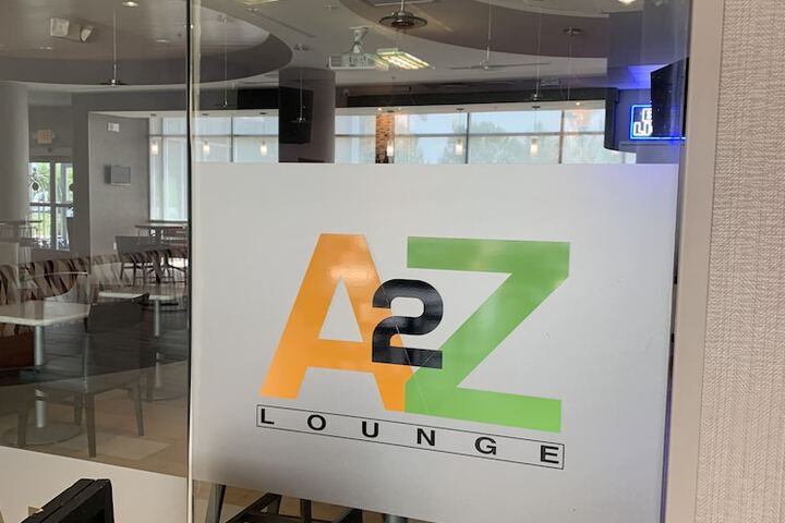 Lounge 35 of 39