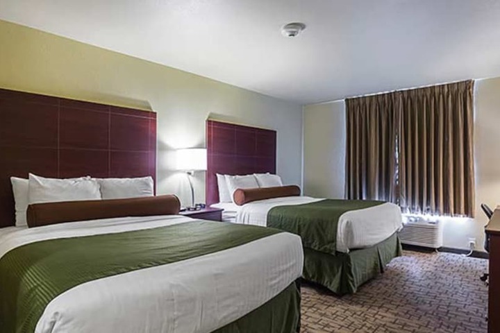 Cobblestone Hotel & Suites - Hutchinson