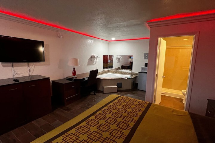 Room 12 of 18