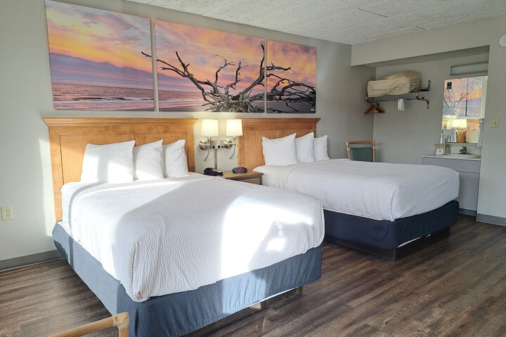 Days Inn & Suites by Wyndham Jekyll Island