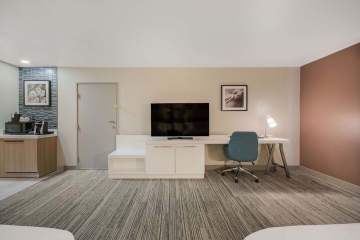 Room 25 of 72