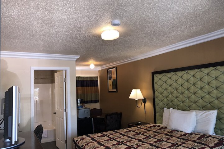 Room 18 of 37
